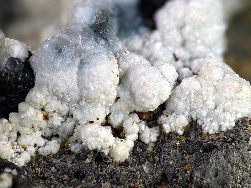 Fotografie minerálu Fluorapatit z lokality Valeč, Czech Republic