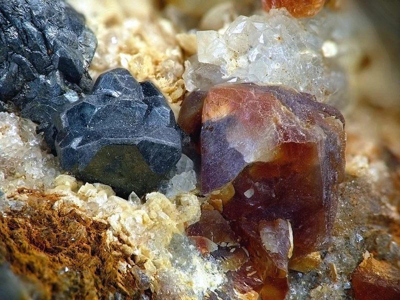 Fotografie minerálů Freibergit, Sfalerit z lokality Obecnice, Czech Republic