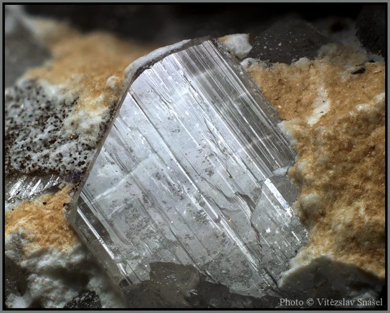 Fotografie minerálu Topaz z lokality Krupka, Czech Republic