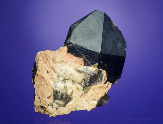 Fotografie minerálu Křemen (var. morion) z lokality Gorkhi Massif, Mongolia