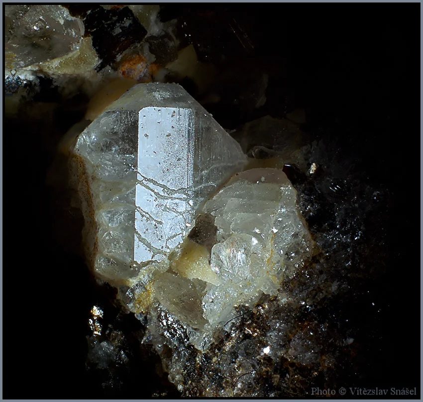 Fotografie minerálu Topaz z lokality Krupka, Czech Republic