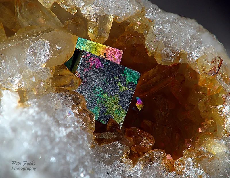 Fotografie minerálu Fluorit z lokality Krupka, Czech Republic