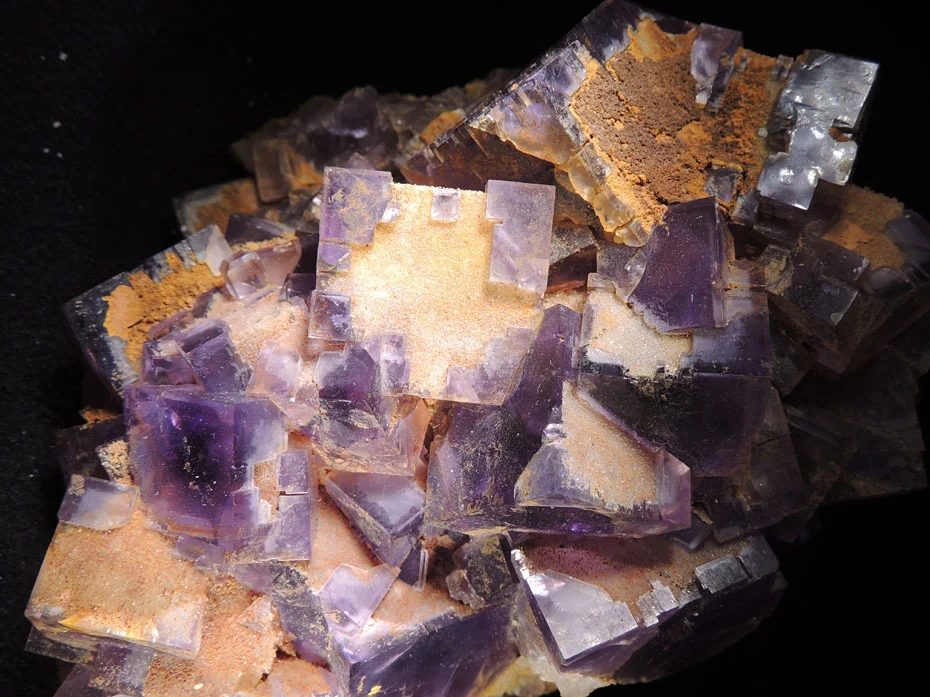 Fotografie minerálu Fluorit z lokality Berbes, Asturias, Spain