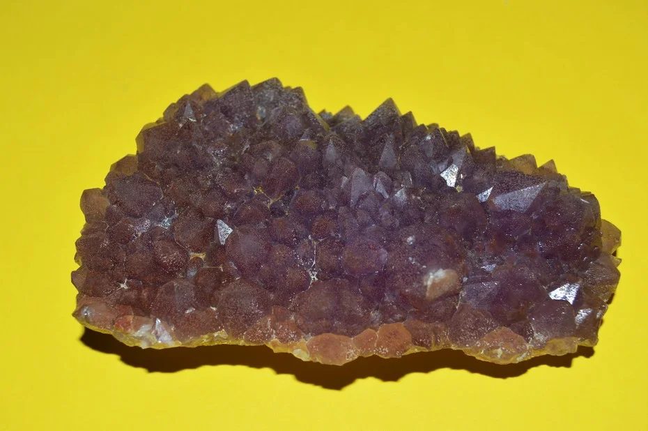 Fotografie minerálu Křemen (var. ametyst) z lokality Horní Halže, Czech Republic