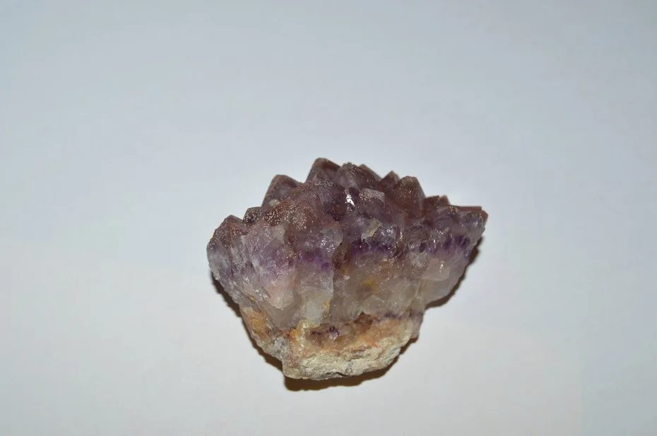 Fotografie minerálu Křemen (var. ametyst) z lokality Horní Halže, Czech Republic