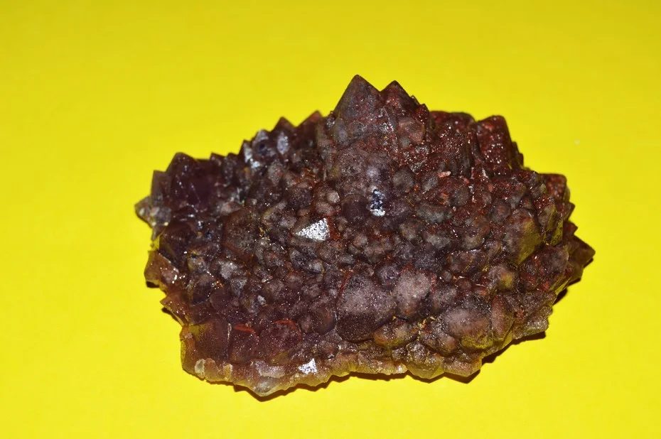 Fotografie minerálu Křemen (var. ametyst) z lokality Horní Halže, Czech Republic