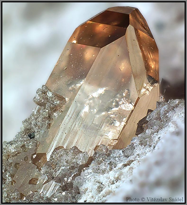 Fotografie minerálu Topaz z lokality Thomas Range, Juab Co., Utah, United States of America