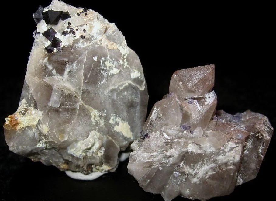Fotografie minerálů Fluorit, Křemen z lokality Cínovec, důl Millitär, Czech Republic