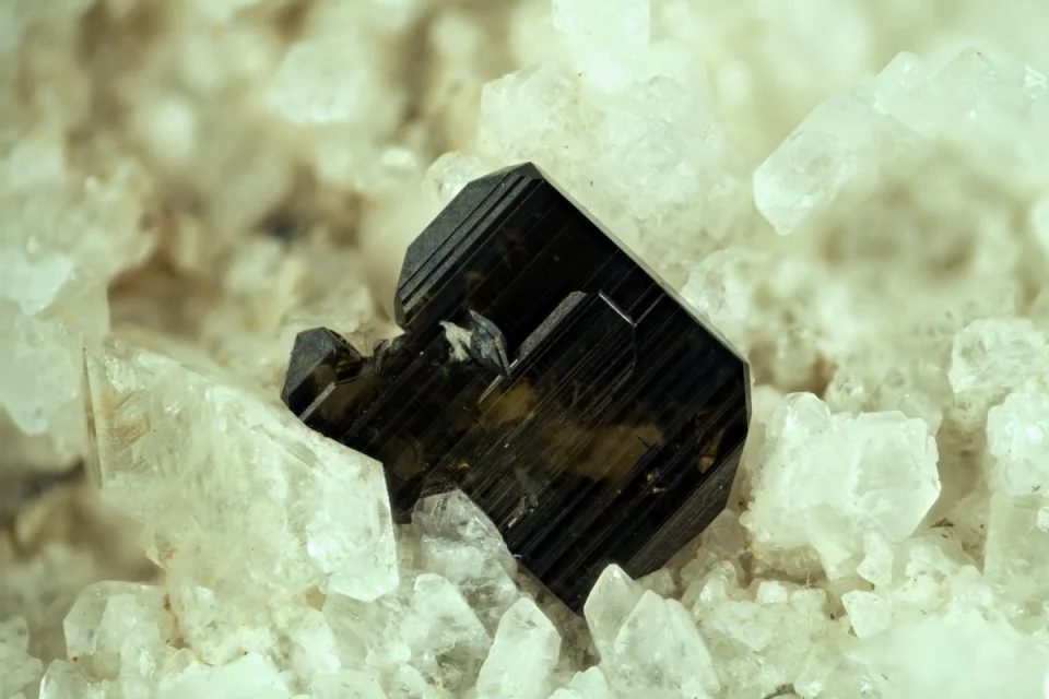 Fotografie minerálu Brookit z lokality Savoie, France