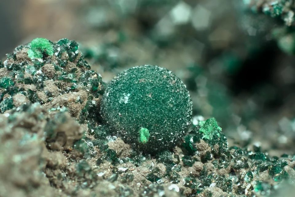 Fotografie minerálu Pseudomalachit z lokality Ľubietová, Podlipa, Slovakia