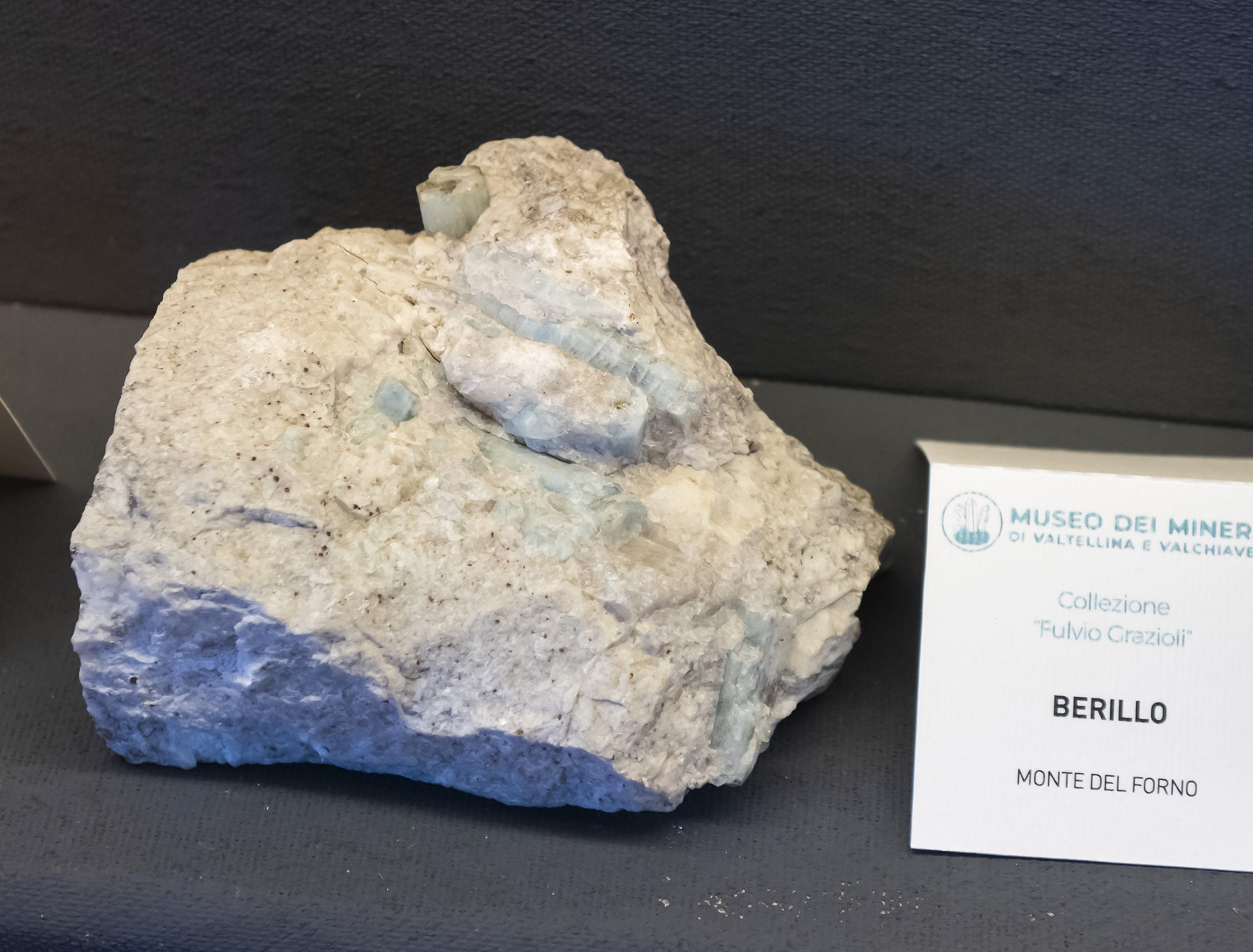 Beryl (var. akvamarín)