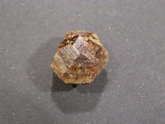 Fotografie minerálu Grossulár (var. hessonit) z lokality Žulová, Vycpálek, Czech Republic