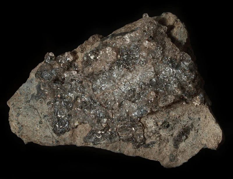 Fotografie minerálu Opál (var. hyalit) z lokality Valeč, Czech Republic