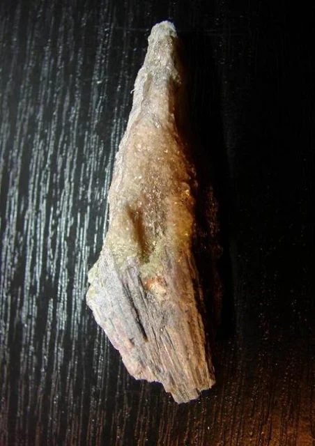 Fotografie minerálu Elbait (var. indigolit) z lokality Rožná, Hradisko, Czech Republic