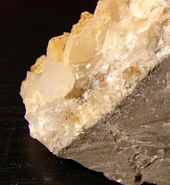 Fotografie minerálu Křemen z lokality Černotín, Czech Republic