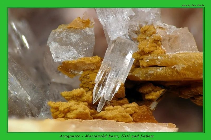 Fotografie minerálu Aragonit z lokality Mariánská skála, Ustí nad Labem, Czech Republic
