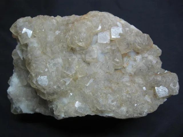 Fotografie minerálu Fluorit z lokality Běstvina, Czech Republic