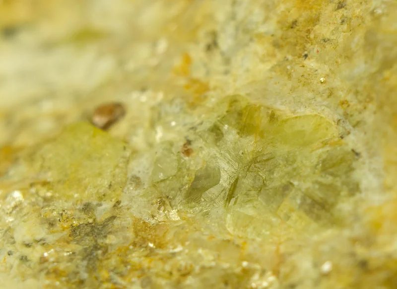 Fotografie minerálu Chryzoberyl z lokality Rasovna, Maršíkov, Czech Republic