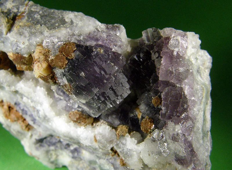Fotografie minerálu Fluorit z lokality Boží Dar, Krušné Hory, Czech Republic