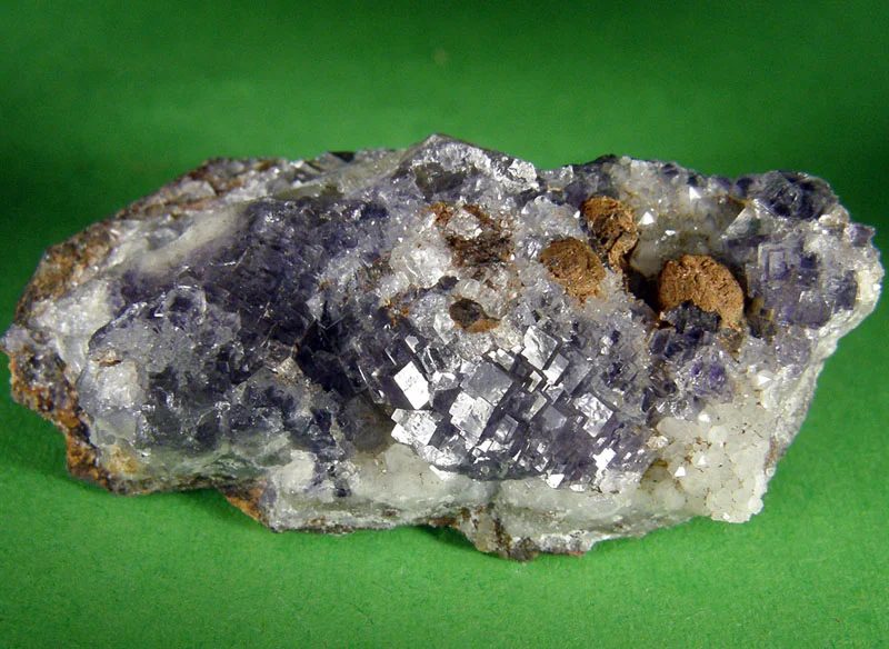 Fotografie minerálu Fluorit z lokality Boží Dar, Krušné Hory, Czech Republic