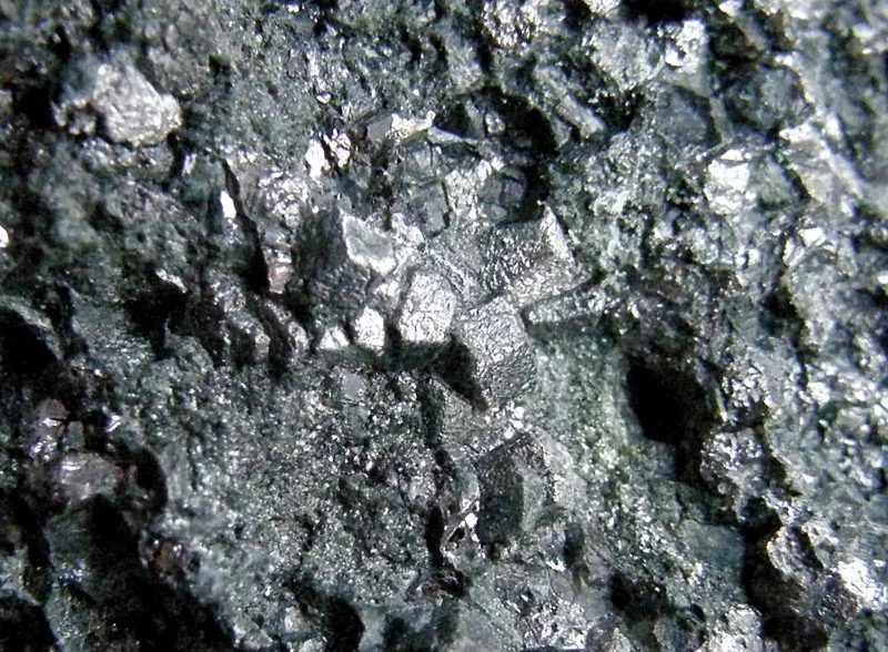 Fotografie minerálu Magnetit z lokality Zlatý Kopec, Czech Republic