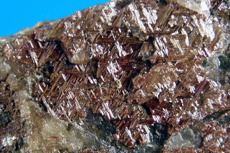 Fotografie minerálu Rutil z lokality Saurussel, Austria