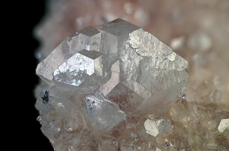 Fotografie minerálu Apofylit z lokality Mariánská skála, Czech Republic