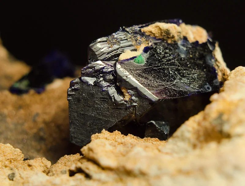Fotografie minerálu Azurit z lokality Kerrouchen, Morocco