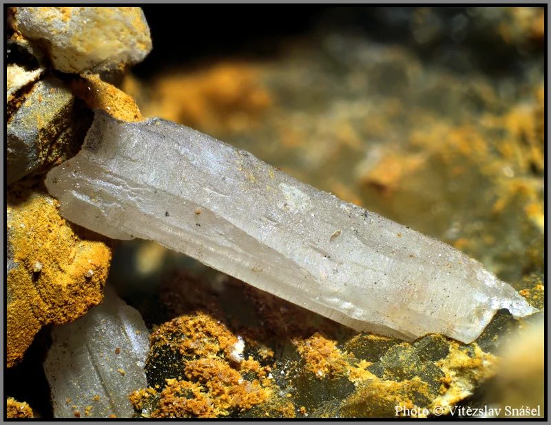Fotografie minerálu Ceruzit z lokality Stříbro, Czech Republic