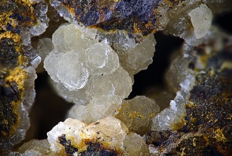 Fotografie minerálu Klinoptilolit z lokality Vinařice, Czech Republic