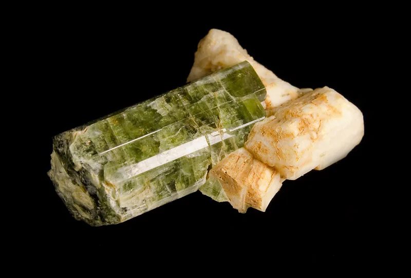 Fotografie minerálu Fluorapatit z lokality Čejov, Czech Republic