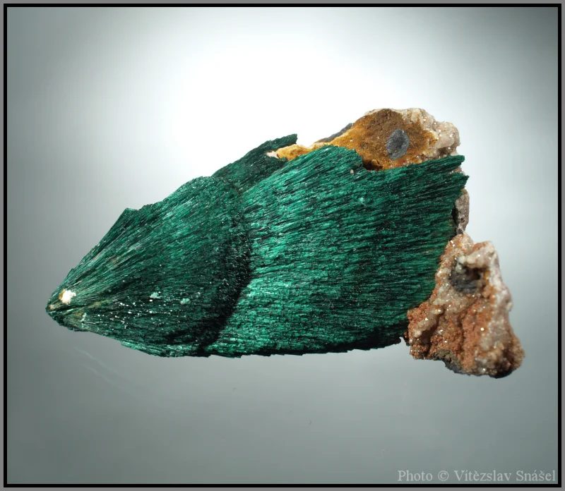 Fotografie minerálu Malachit z lokality Kerrouchen, Morocco