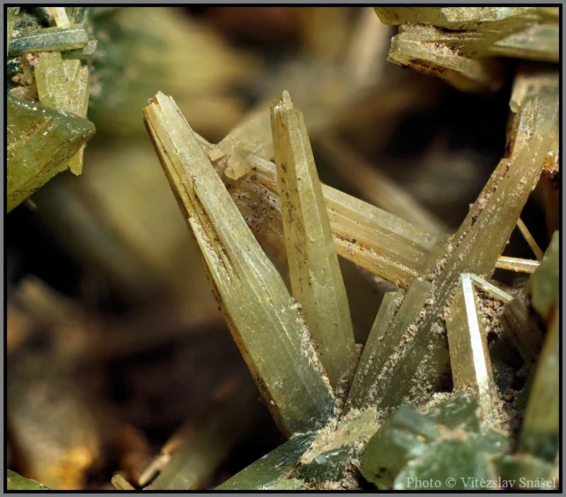 Fotografie minerálu Pyromorfit z lokality Příbram (Řimbaba), Czech Republic
