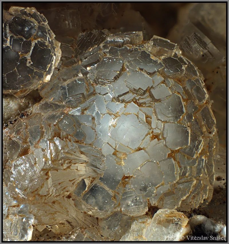 Fotografie minerálu Thomsonit-(Ca) z lokality Folknáře, Czech Republic