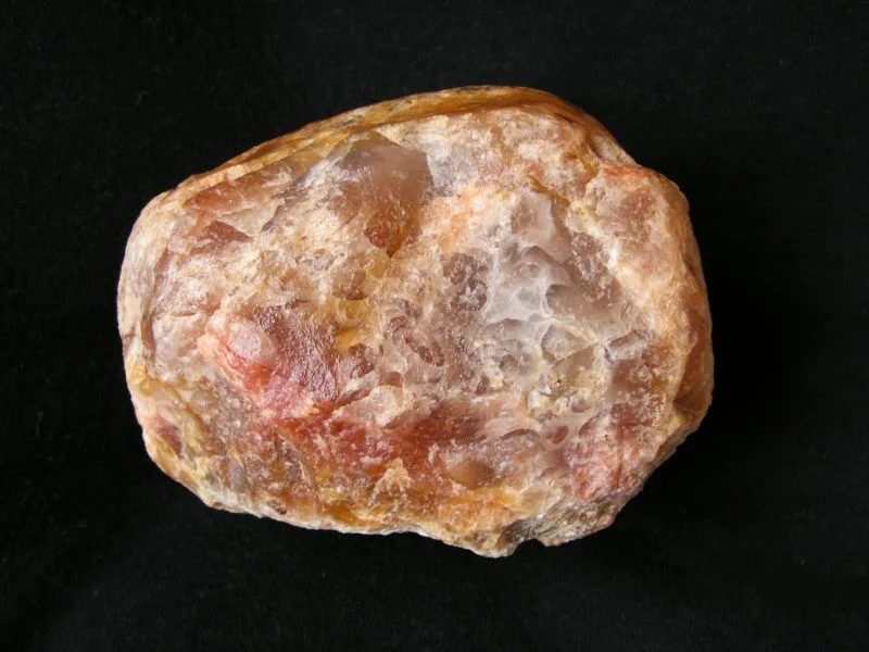 Fotografie minerálu Křemen (var. chalcedon) z lokality Fulnek - Děrné, Czech Republic