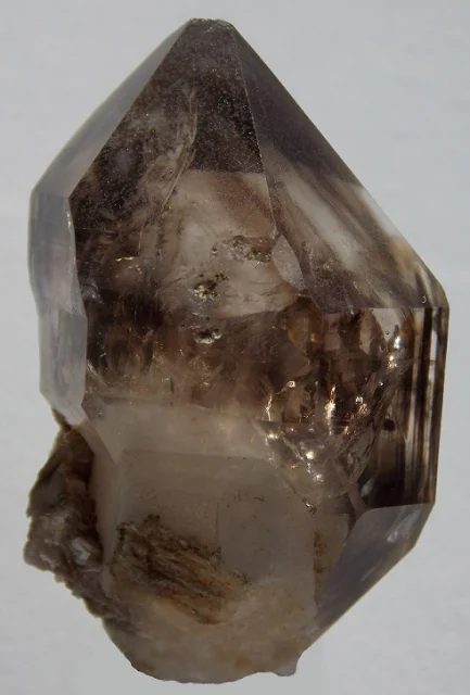 Fotografie minerálu Křemen (var. záhněda) z lokality Vídeň u Velkého Meziříčí, Czech Republic