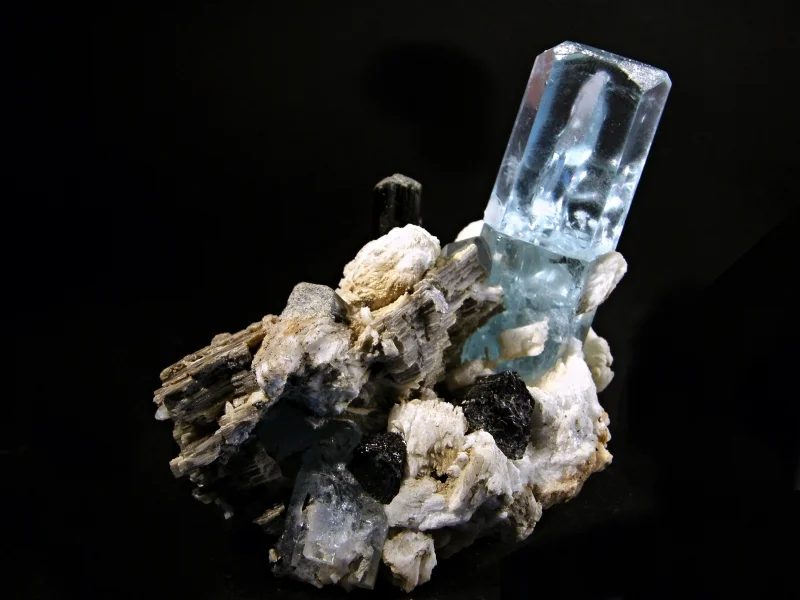 Fotografie minerálu Beryl (var. akvamarín) z lokality Gilgit-Baltistan, Pakistan