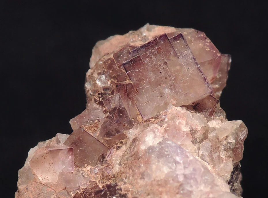 Fotografie minerálu Fluorit z lokality Boží Dar, Czech Republic