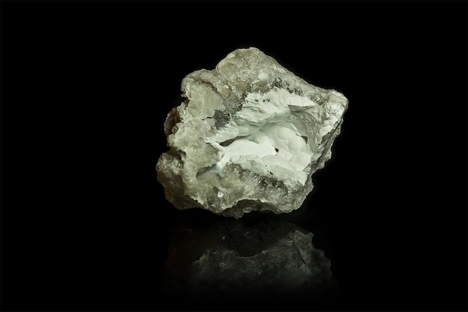 Fotografie minerálu Křemen (var. chalcedon) z lokality Rudice, Czech Republic