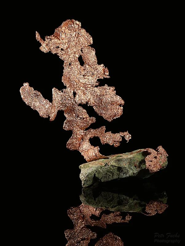 Fotografie minerálu Měď z lokality Caledonia mine, United States of America