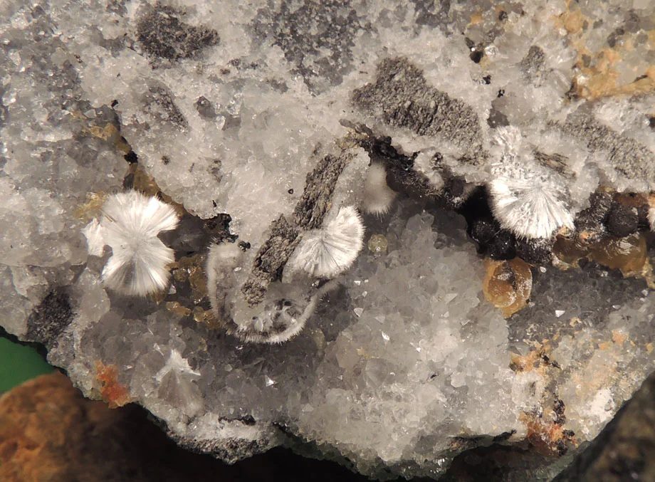 Fotografie minerálu Dawsonit z lokality Slaný, Czech Republic
