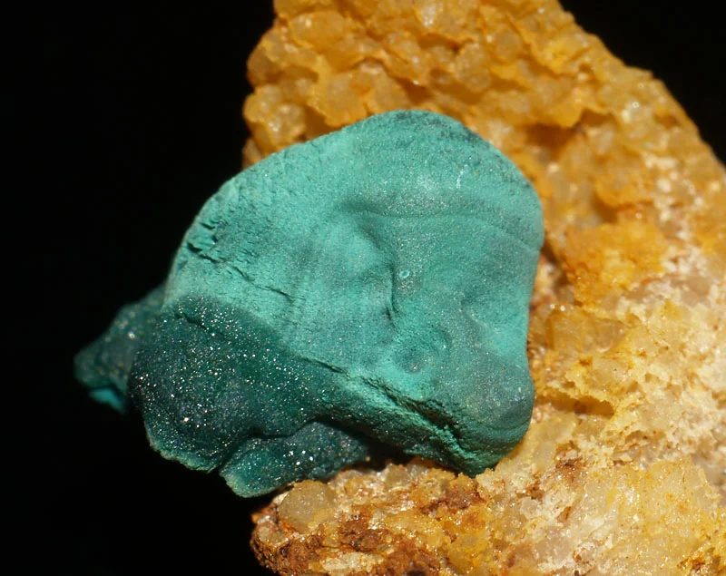 Fotografie minerálu Pseudomalachit z lokality Lubietová, Slovakia