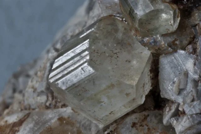 Fotografie minerálu Fenakit z lokality Klein Spitzkuppe, Namibia