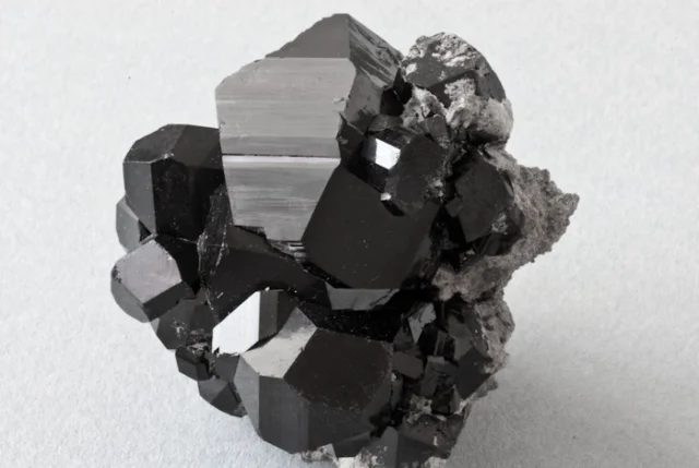 Fotografie minerálu Skoryl z lokality Erongo, Namibia