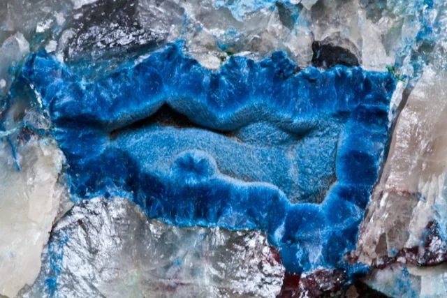 Fotografie minerálu Shattuckit z lokality Kandesei, Kaokoveld, Namibia