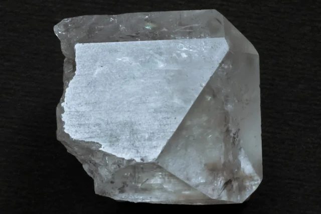 Fotografie minerálu Topaz z lokality Klein Spitzkuppe, Namibia