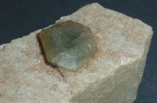 Fotografie minerálu Apatit z lokality Dolní Bory, Czech Republic