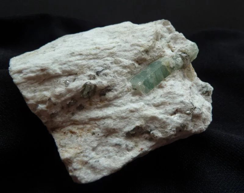 Fotografie minerálu Beryl z lokality Maršíkov, Střelecký důl, Czech Republic