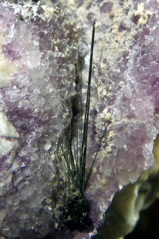 Fotografie minerálu Emplektit z lokality Krupka, štola Barbora, Czech Republic