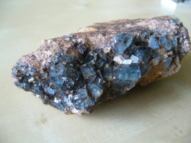 Fotografie minerálu Fluorit z lokality Černý Potok, Czech Republic